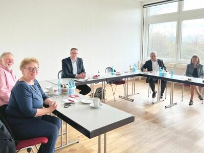 Minister Schweitzer besucht Impfbus und HPH