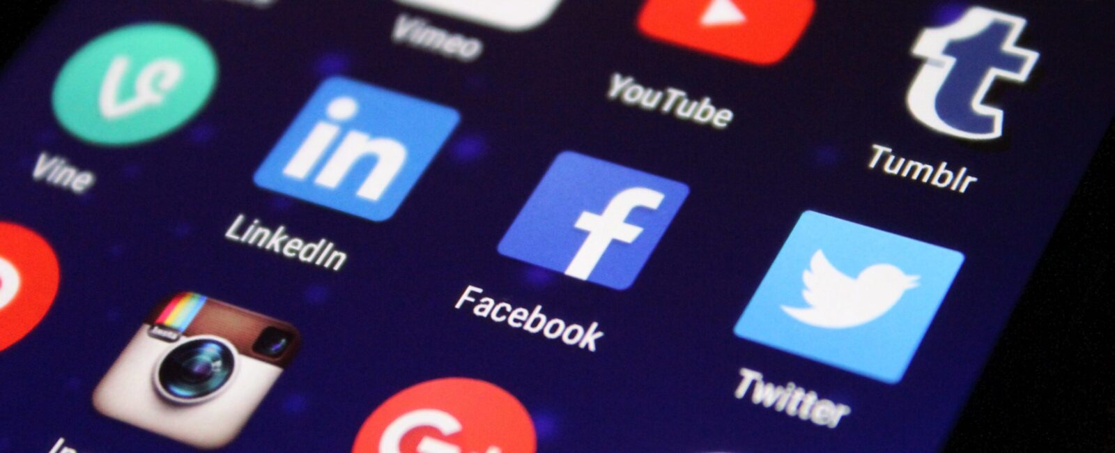 „Likes, Glaube & Echtheit – Wie christliche Content Creator*innen Social Media gestalten“ (Online) – Herbstkurs 2026